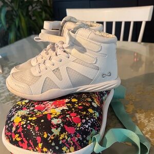 NFINITY beast 5 White cheer Sneakers